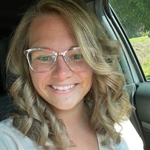 Meet your Posher, Laurie